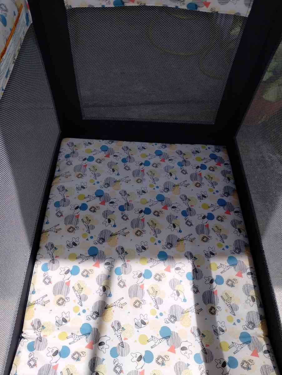 playpen and highchair - Lakeland, Florida - FleaMarketBay