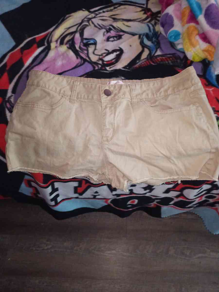 jr size 17 shorts - Marietta, Georgia - FleaMarketBay