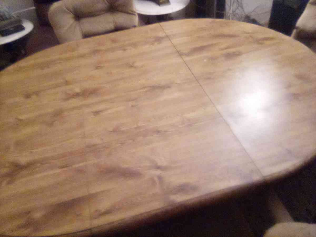 oak table and comfy chairs - Yakima, Washington - FleaMarketBay