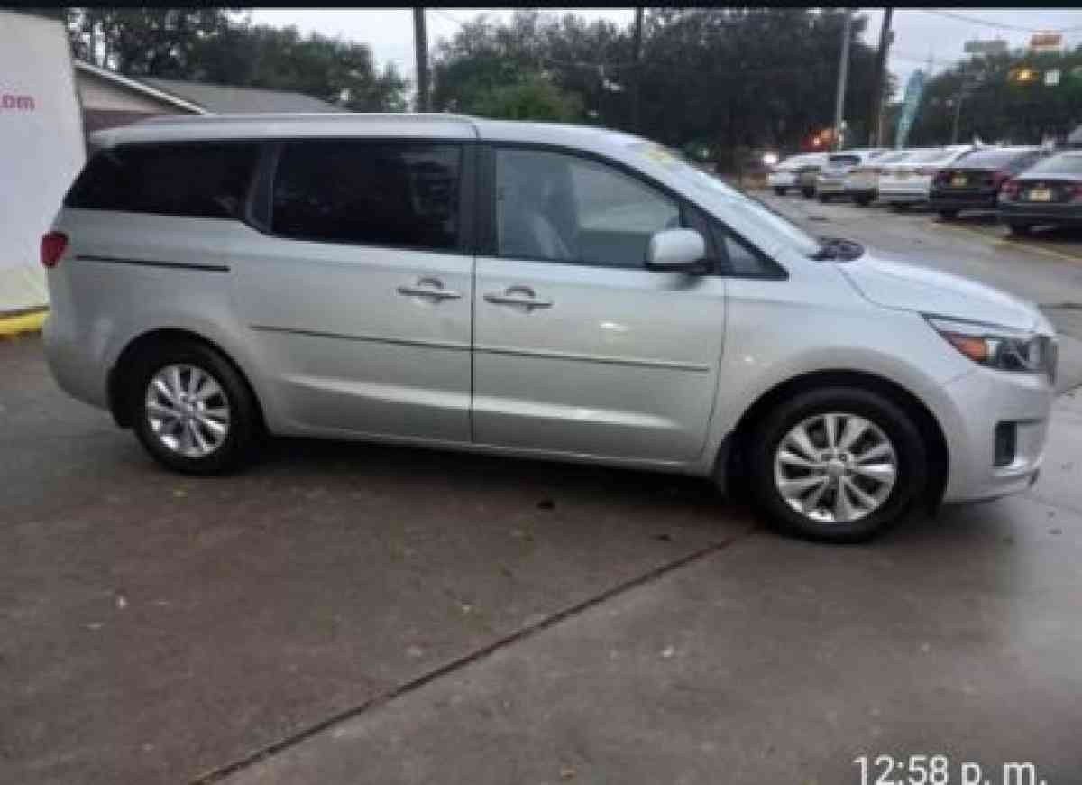 2016 Kia Sedona LX 90 k millas - Conroe, Texas