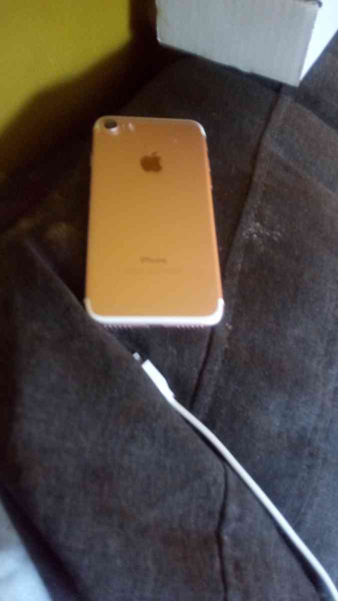 iphone 7s - Los Angeles, California - FleaMarketBay