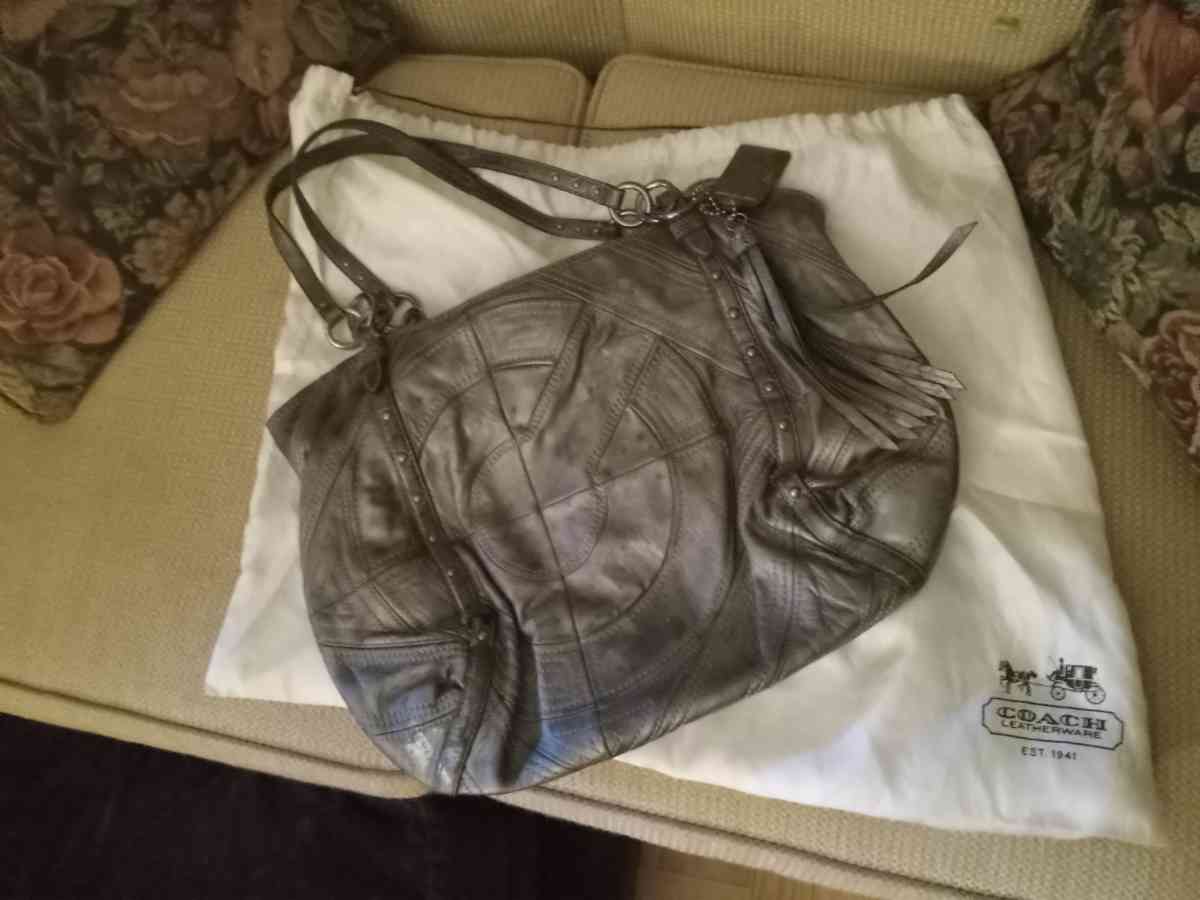 purses wristlet and wallets - Mansfield, Louisiana - FleaMarketBay