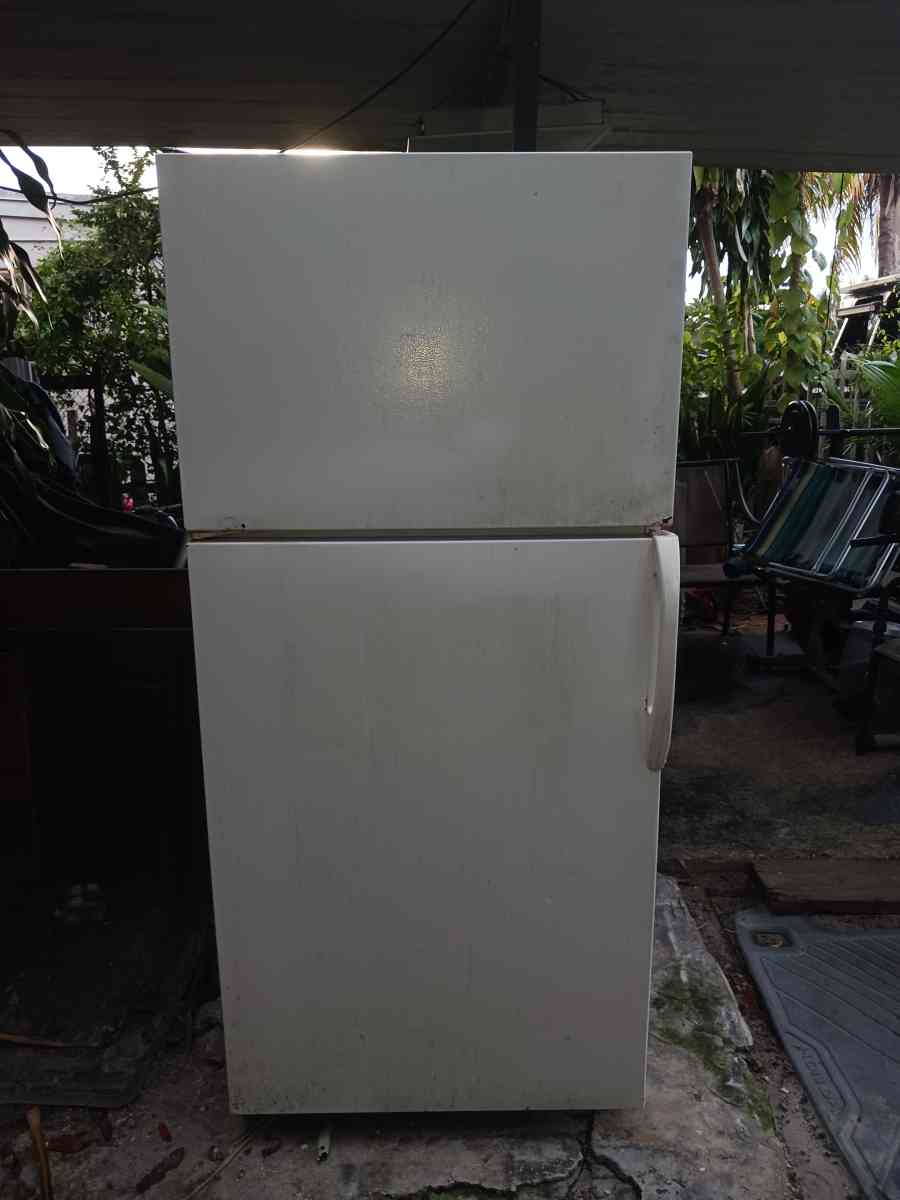 Whirlpool refrigerator 30in - Hialeah, Florida