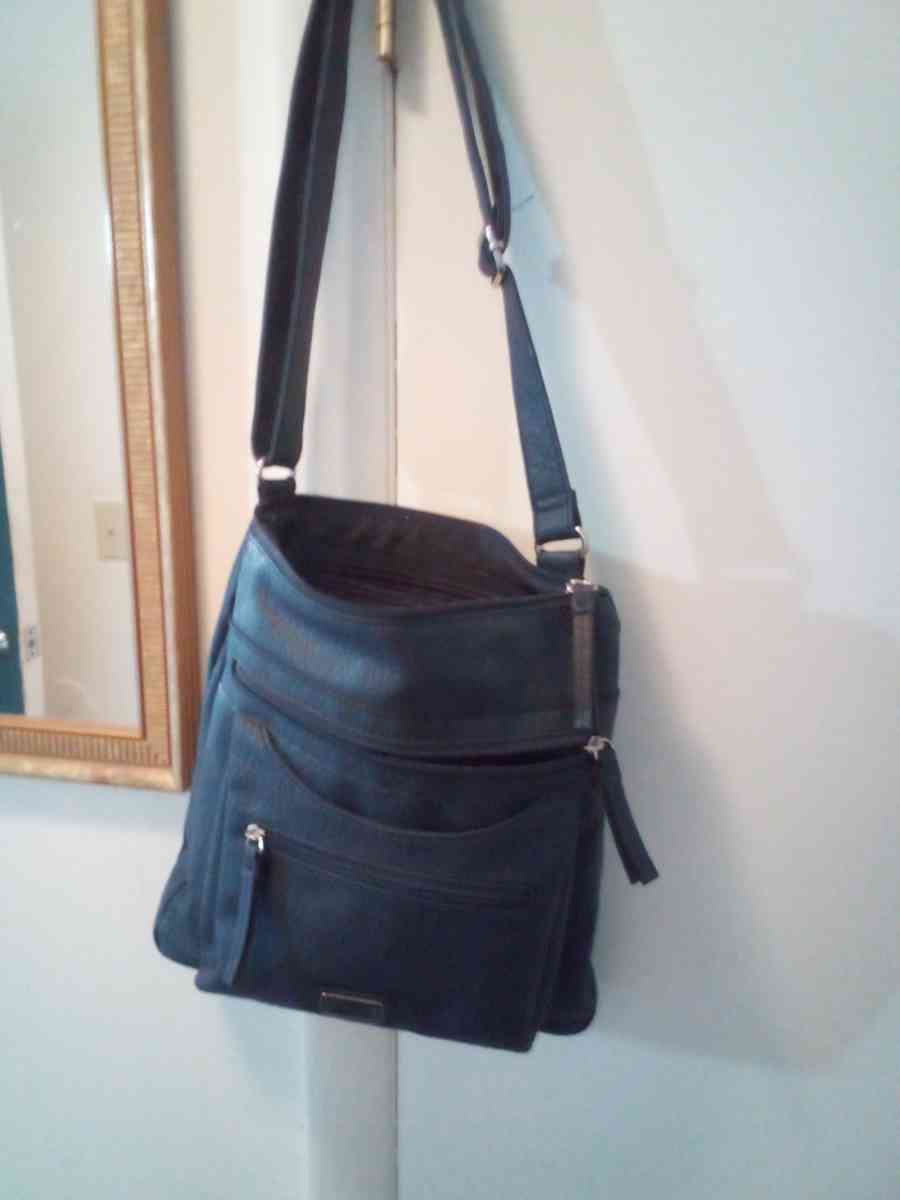 ladies bag blue with pockets - Fort Oglethorpe, Georgia - FleaMarketBay