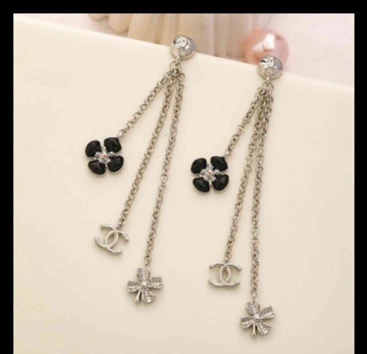 earings - Mission Viejo, California - FleaMarketBay