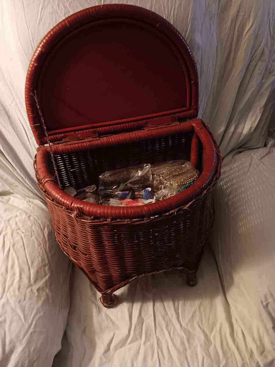 sewing basket and accessories - Antioch, California - FleaMarketBay