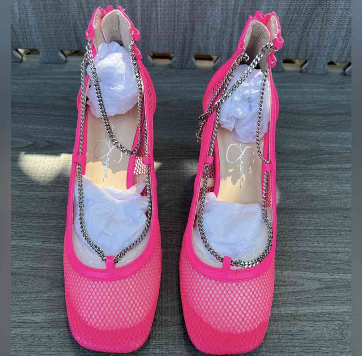 HEELS SIZE 5 and a half - Huntington Park, California - FleaMarketBay