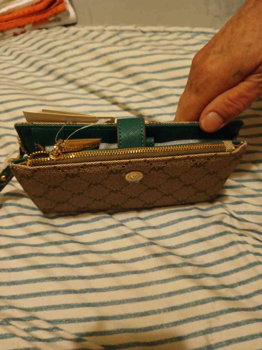 Anne Klein wallet for women - Pocatello, Idaho - FleaMarketBay