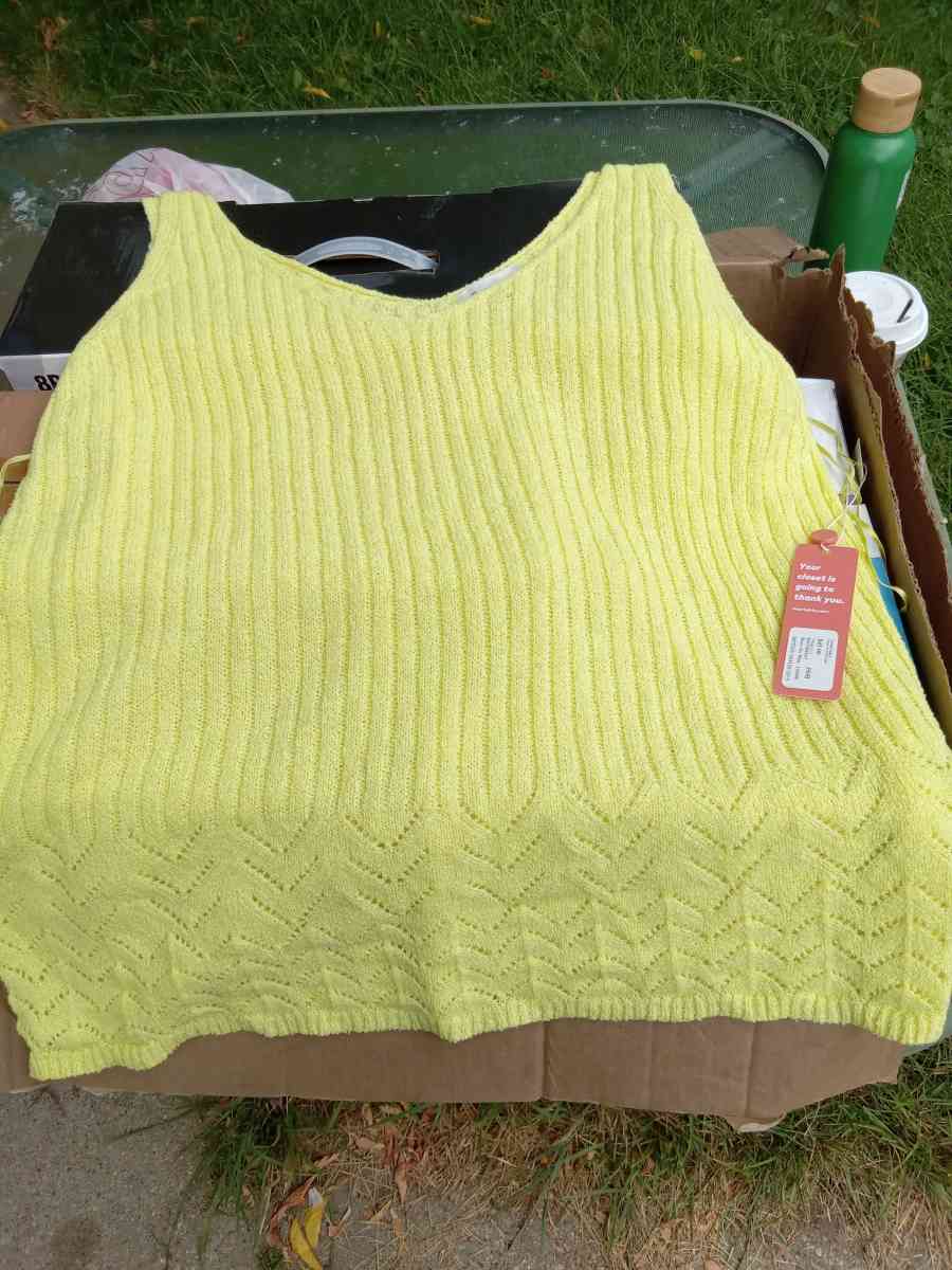 womans tops - South Milwaukee, Wisconsin - FleaMarketBay