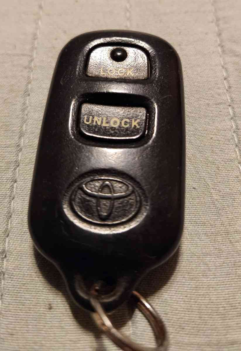 Toyota keyless remote entry FCC ID GQ43VT14T 1470102849 - Coram, New York - FleaMarketBay