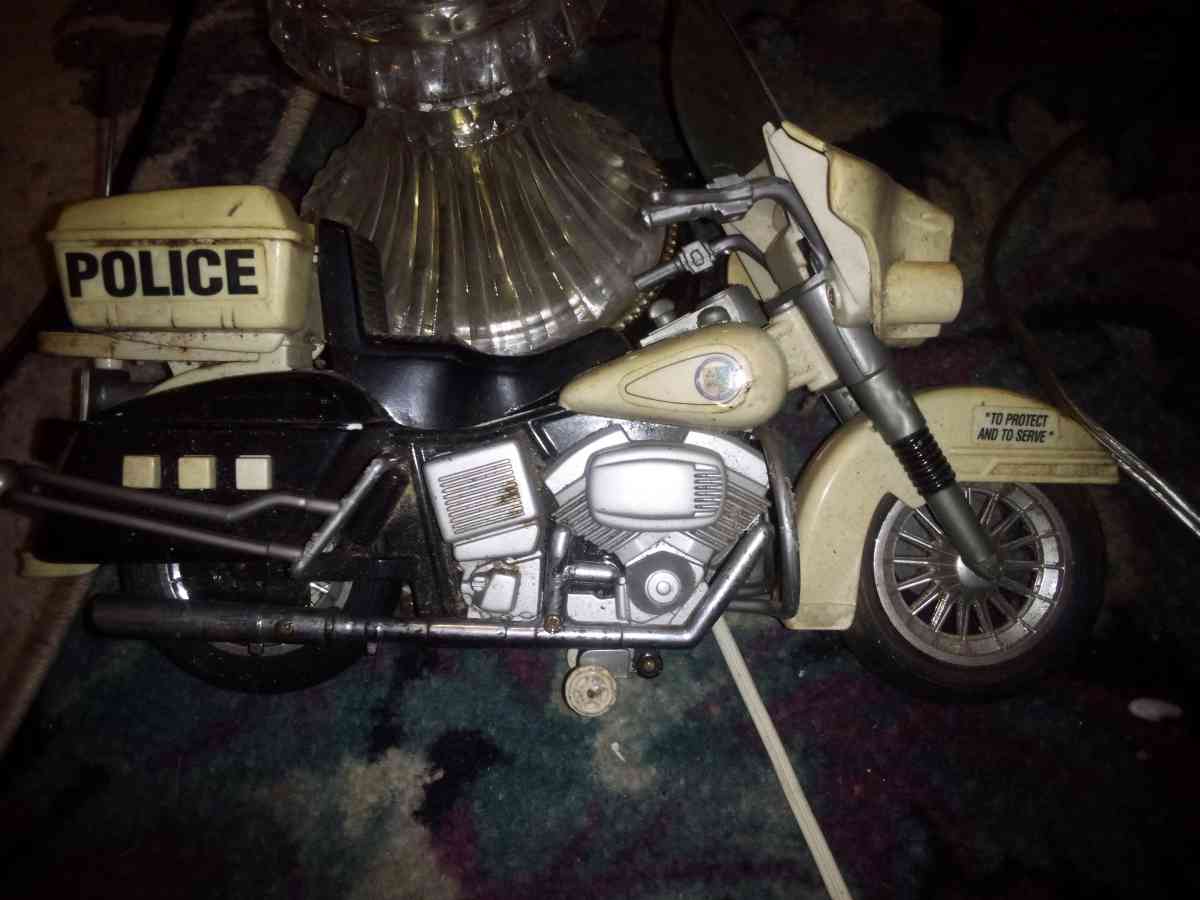 toy motorcycle police - Cambridge, Ohio