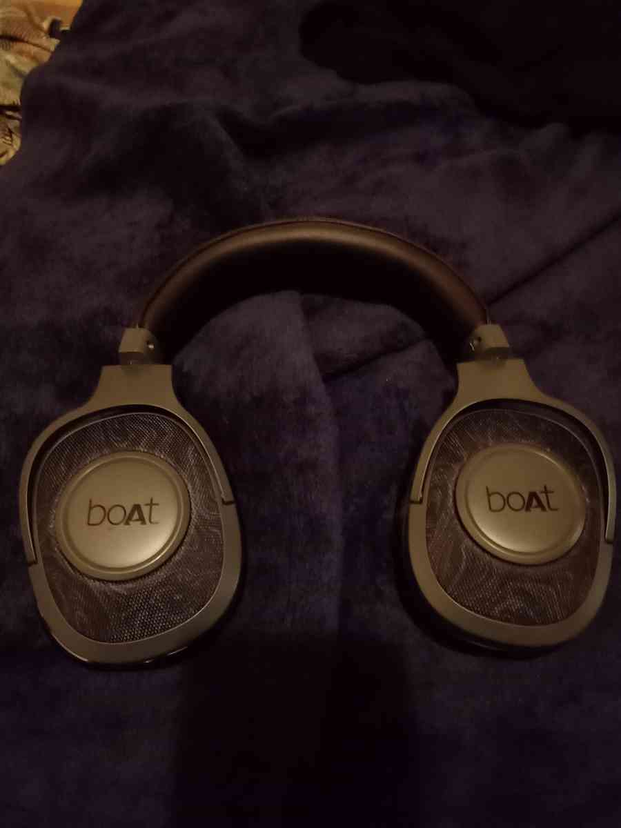 boAt Rockerz Bluetooth headphones over ear wireless with mic - Detroit, Michigan - FleaMarketBay