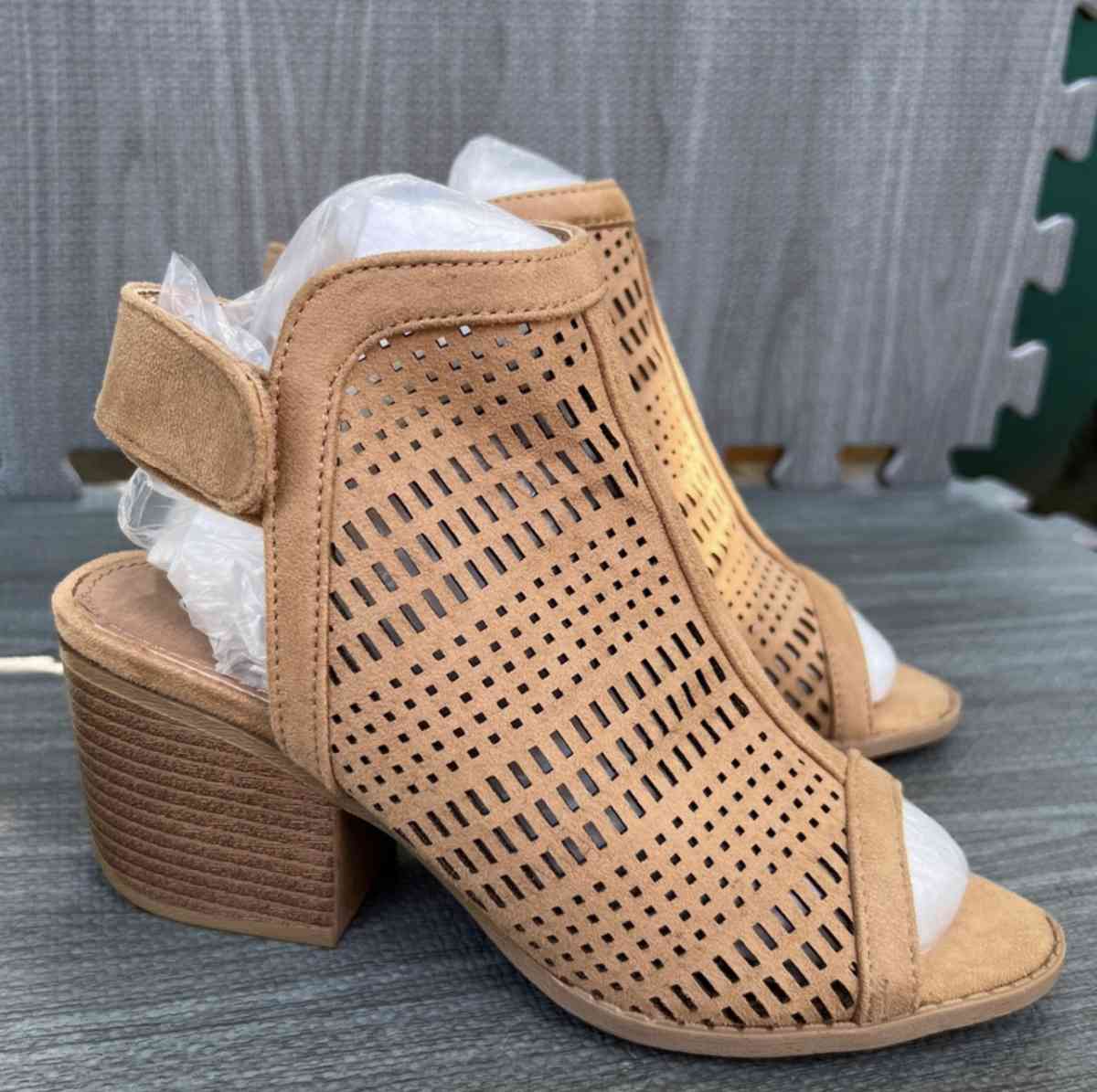 BOOTIES SIZE 6 and a half - Huntington Park, California