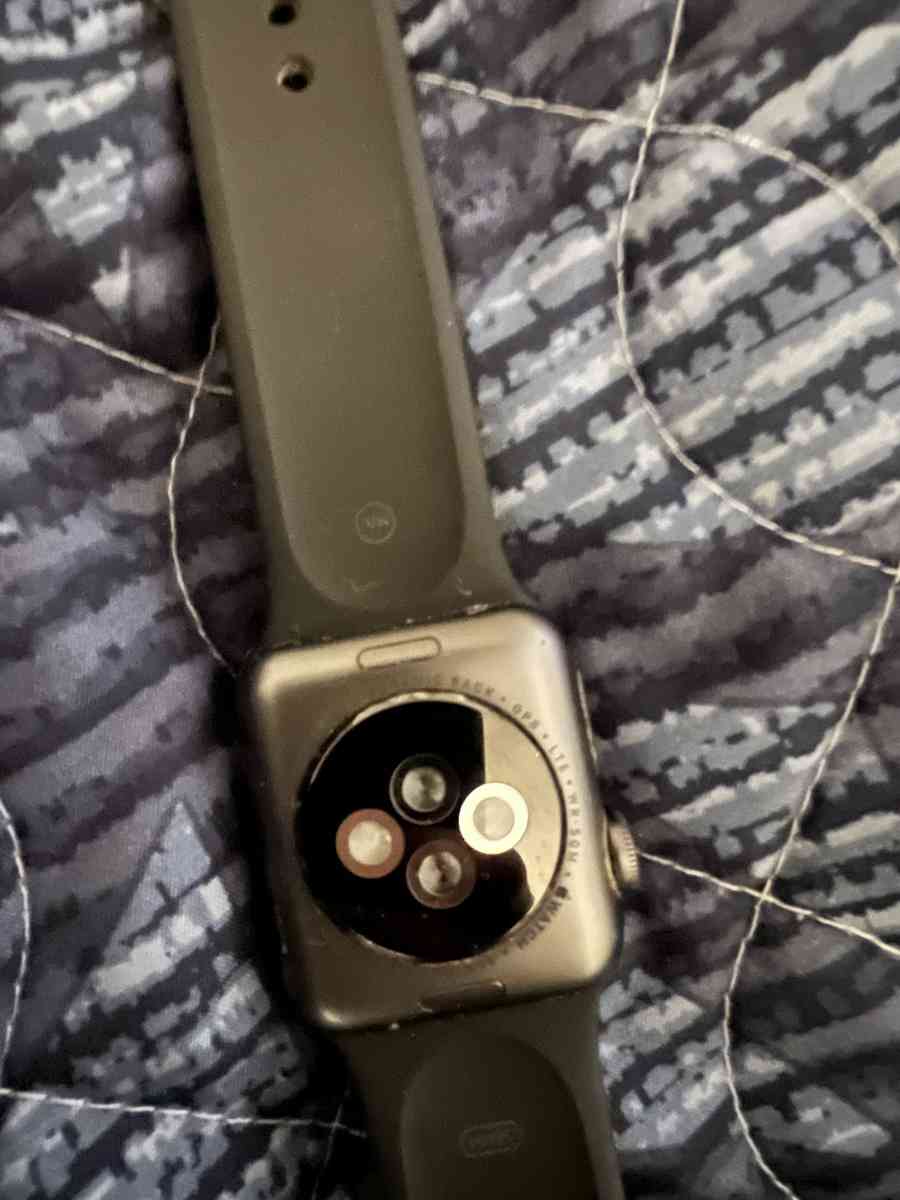 Apple Watch Series 3 38mm - Clever, Missouri - FleaMarketBay