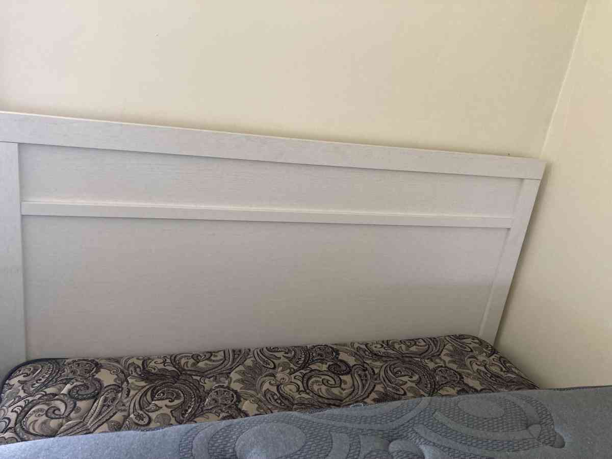 bedroom set - Springfield, Massachusetts - FleaMarketBay