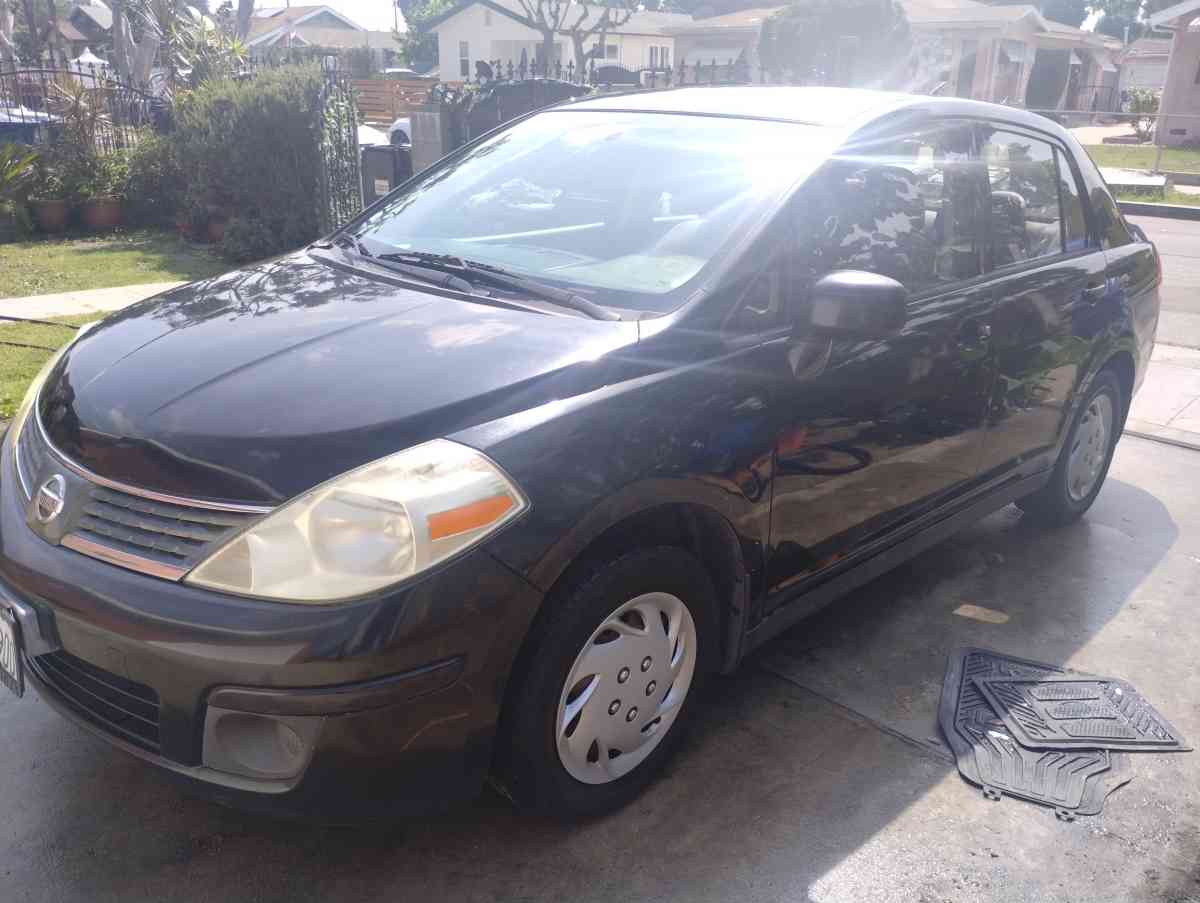 2009 Nissan versa - Inglewood, California
