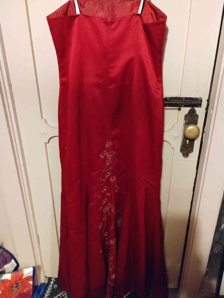 Davids red bridal gown size large - Richmond, California