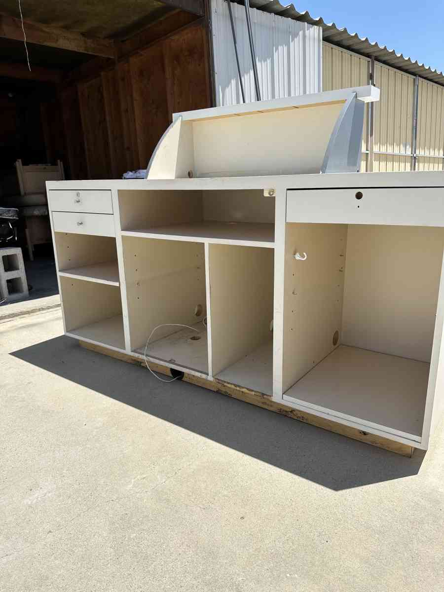 receptionist desk - Bakersfield, California - FleaMarketBay