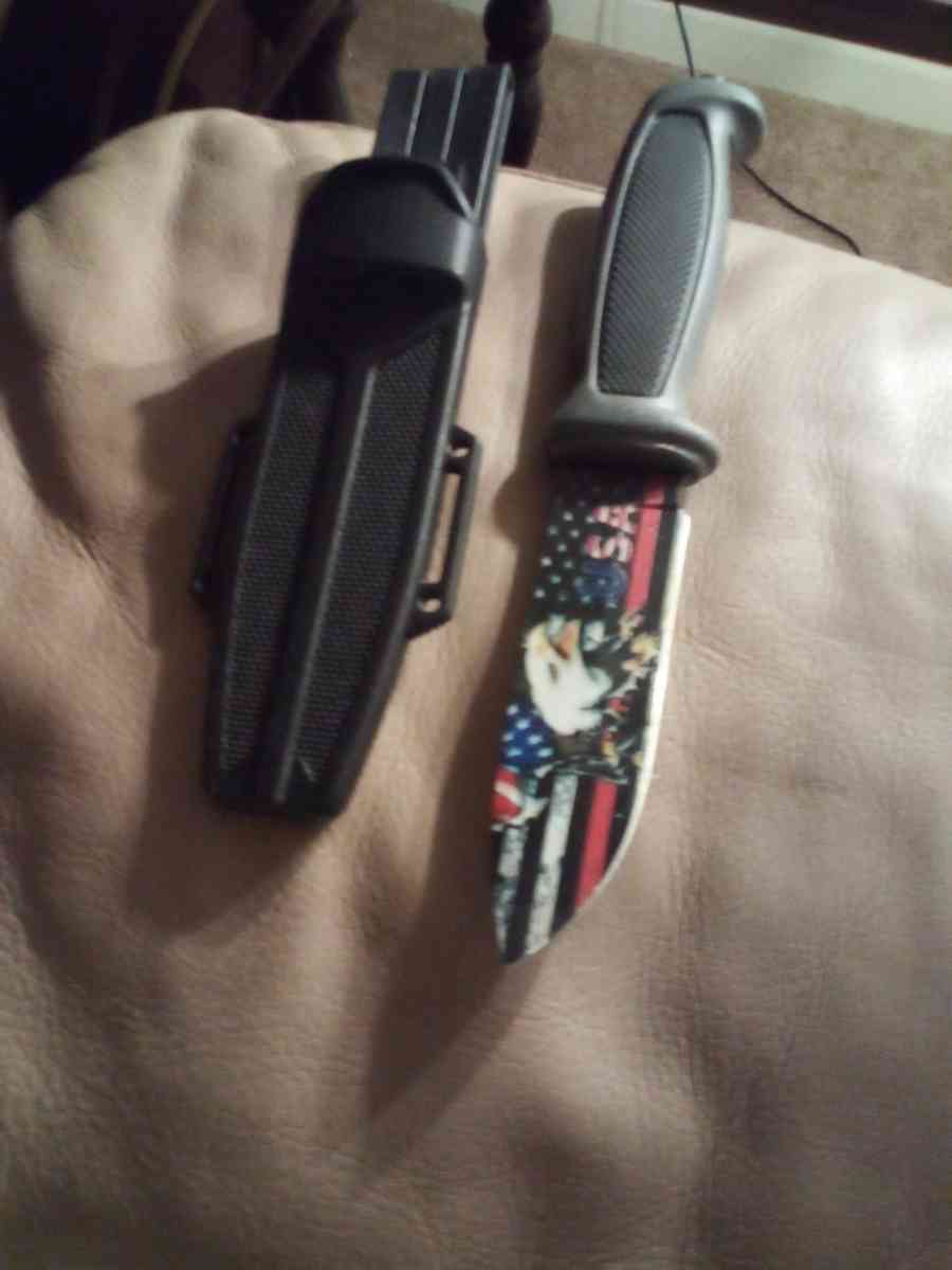 hunting knife 8 inches long - Fort Oglethorpe, Georgia