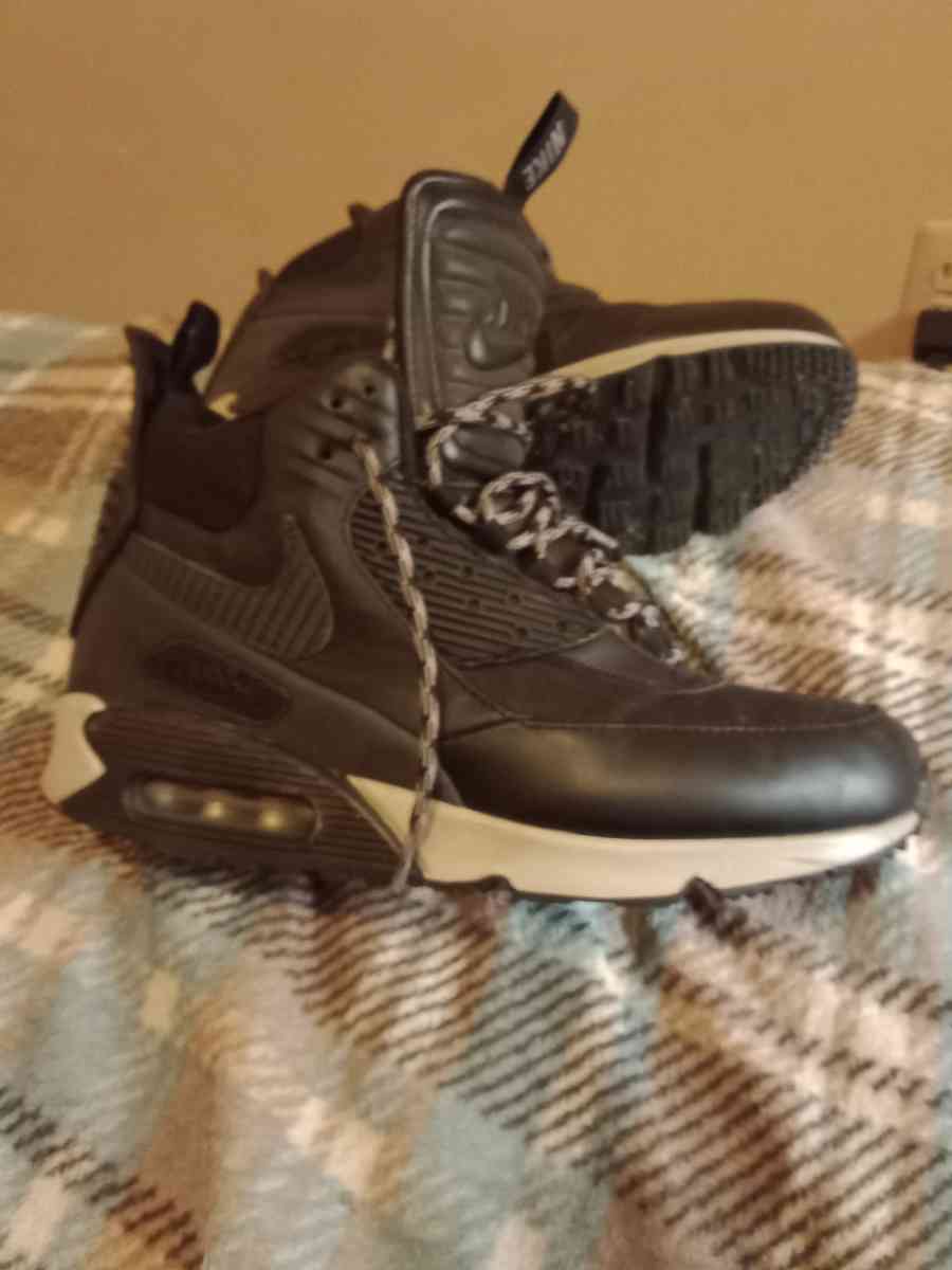 Air max 90 sneakers boots size 9 - Detroit, Michigan - FleaMarketBay
