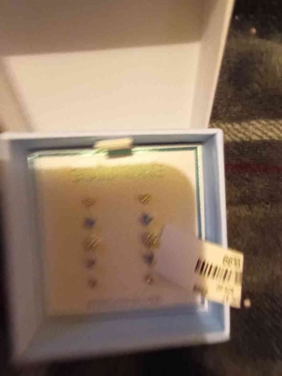 turn silver earrings baby blue - Pocatello, Idaho - FleaMarketBay