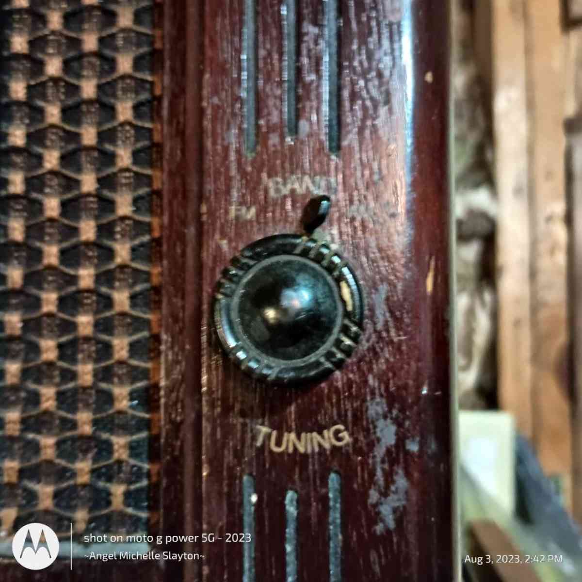 old radio from 70s works too - Gaylesville, Alabama - FleaMarketBay