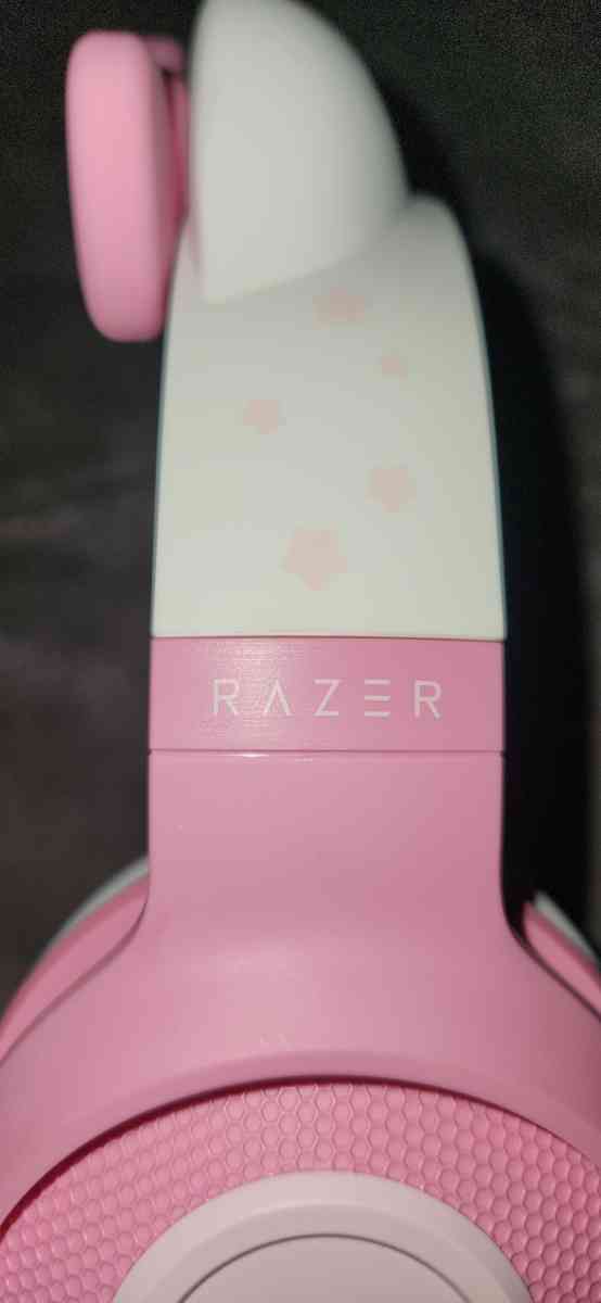 Hello Kitty Headphones - Rancho Cucamonga, California - FleaMarketBay