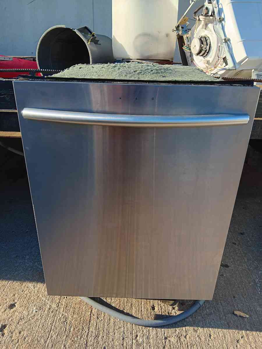 Samsung smart dishwasher - Jefferson City, Missouri