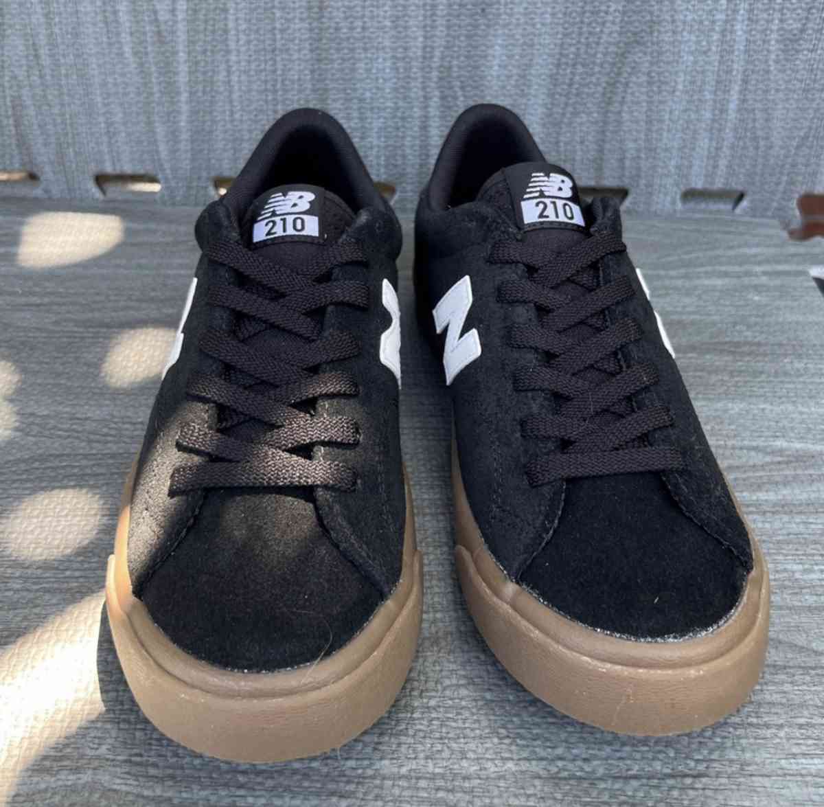 new balance MENS size 4 - Huntington Park, California - FleaMarketBay