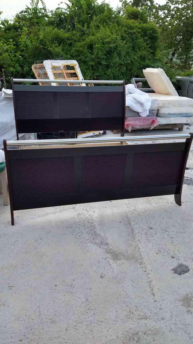 King size bed - Houston, Texas - FleaMarketBay
