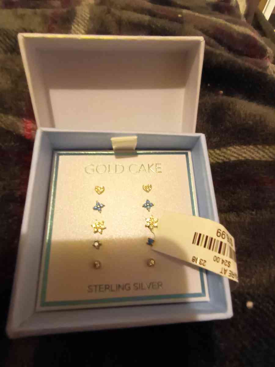 turn silver earrings baby blue - Pocatello, Idaho - FleaMarketBay