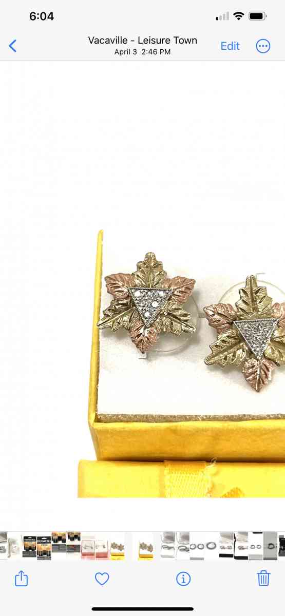 like new Pre owned solid gold diamond earrings - Vacaville, California - FleaMarketBay