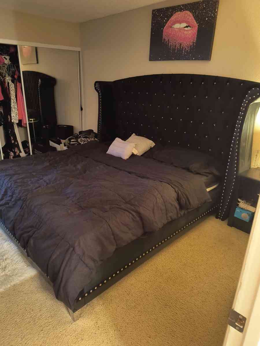 Hollywood Moving Sale Everything Must Go - Los Angeles, California - FleaMarketBay