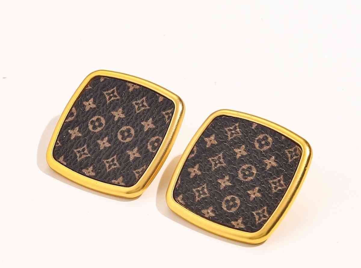 earings - Mission Viejo, California - FleaMarketBay