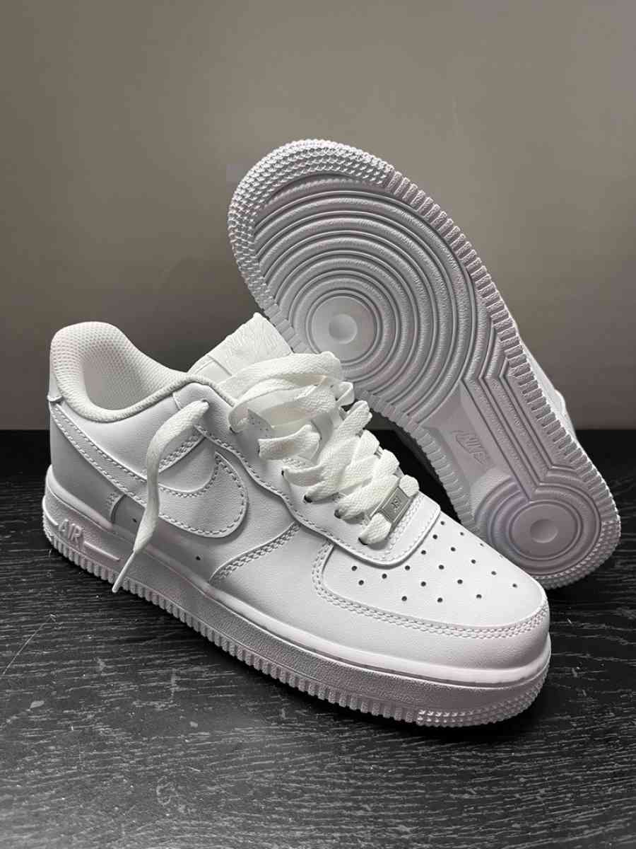 Air Force 1 women sz 7 - Paterson, New Jersey - FleaMarketBay