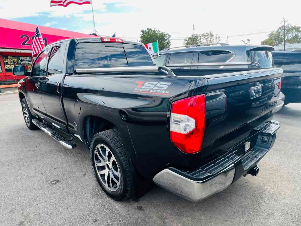 2017 Toyota Tundra 131k millas - Bryan, Texas - FleaMarketBay