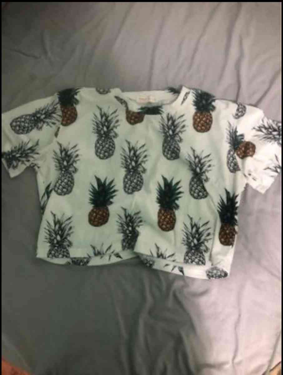 crop tops - Phelan, California - FleaMarketBay