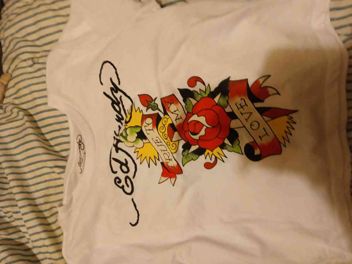 Ed Hardy tshirt size large womens - Pocatello, Idaho - FleaMarketBay