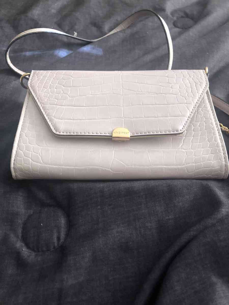 Nine West purple purse - Alicia, Arkansas - FleaMarketBay