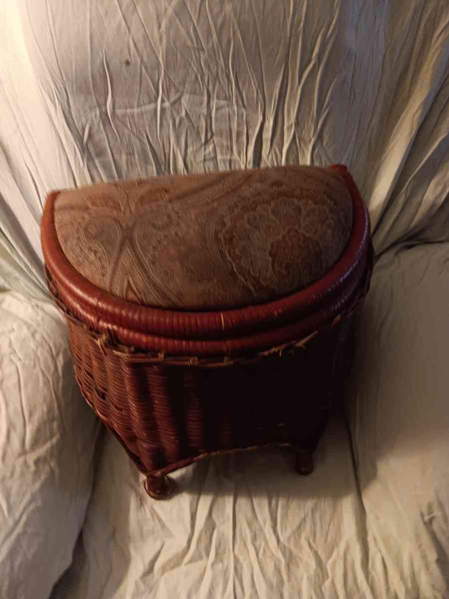 sewing basket and accessories - Antioch, California