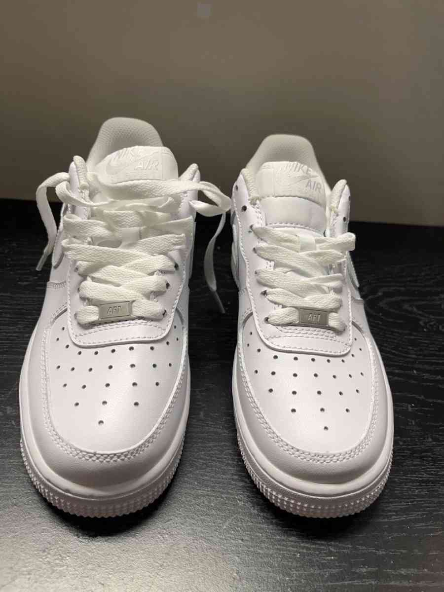 Air Force 1 women sz 7 - Paterson, New Jersey - FleaMarketBay