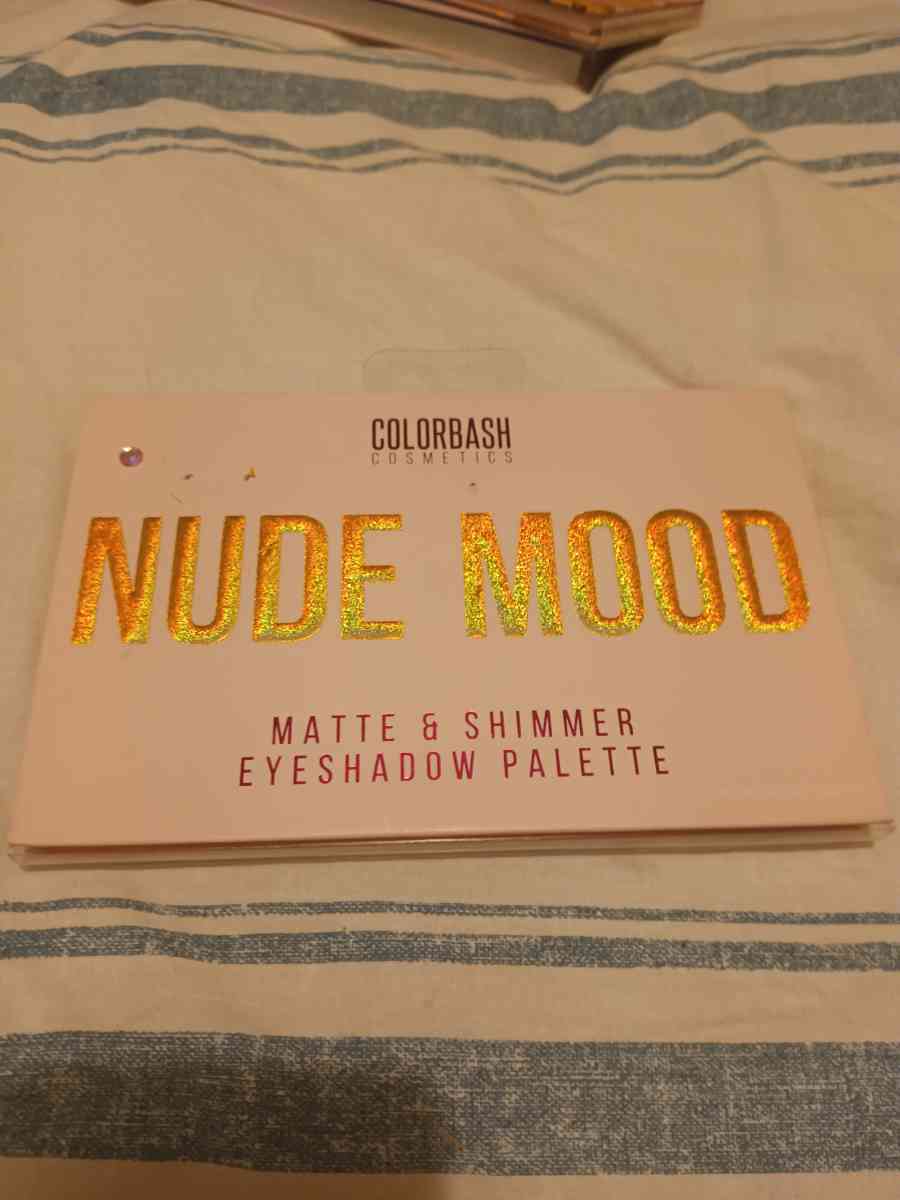 eyeshadow palettes full size four five of them - Pocatello, Idaho