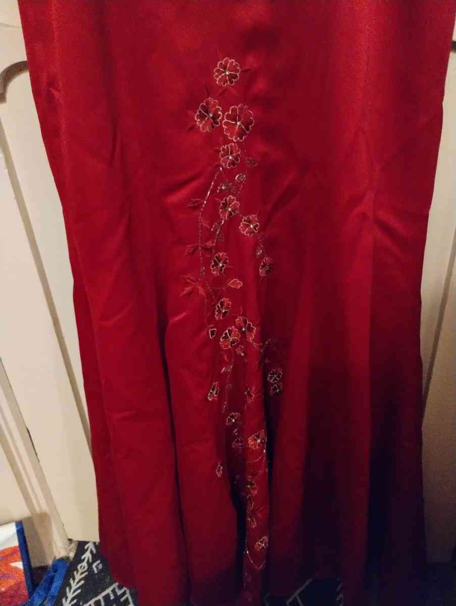 Davids red bridal gown size large - Richmond, California - FleaMarketBay