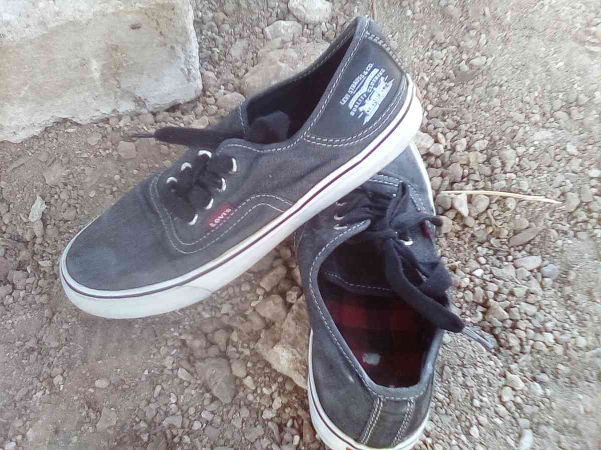 Levi size 7 low tops - Tucson, Arizona