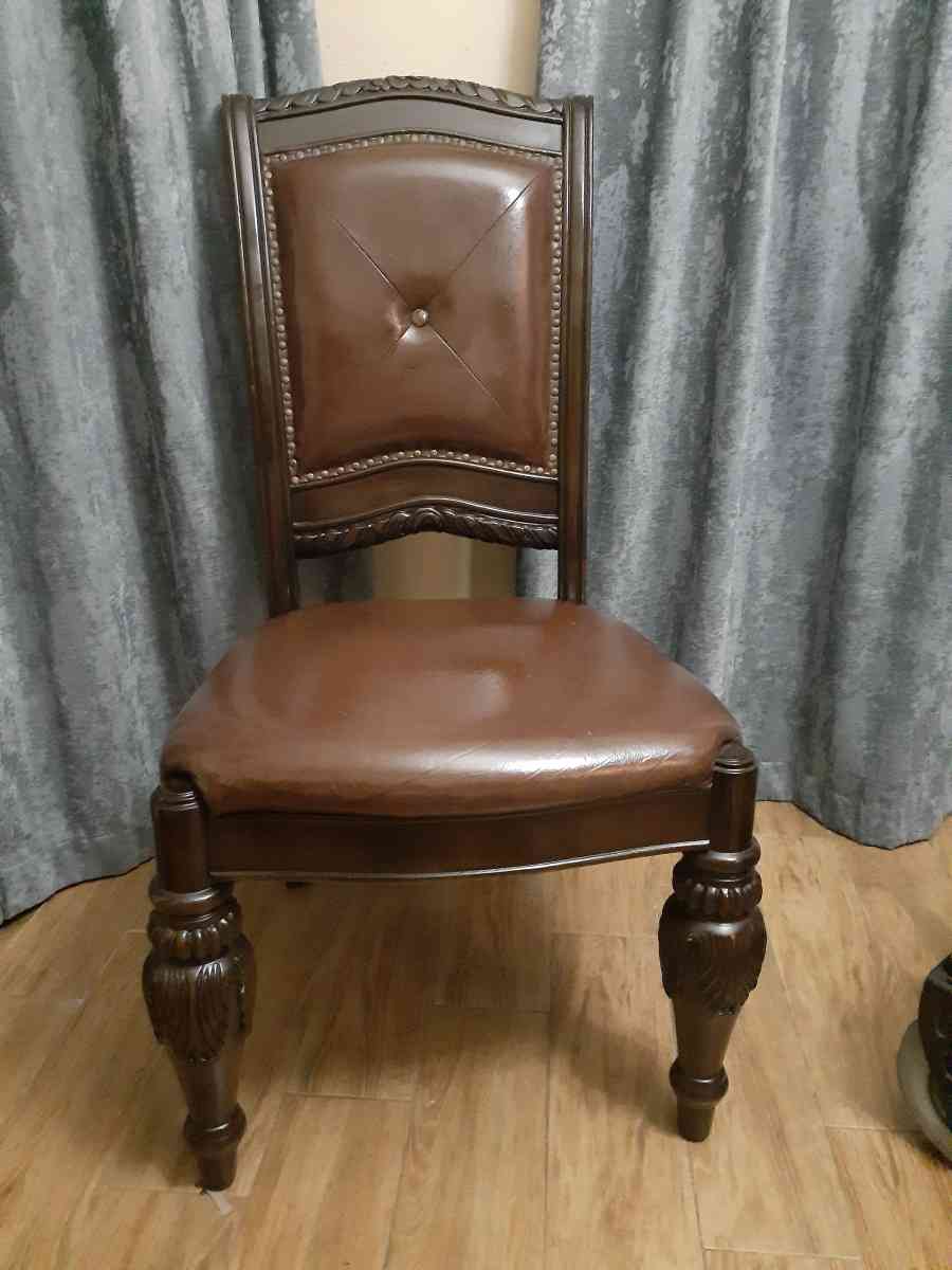 Antoinette Formal Dining room chairs 5 in all one with arms - Houston, Texas - FleaMarketBay