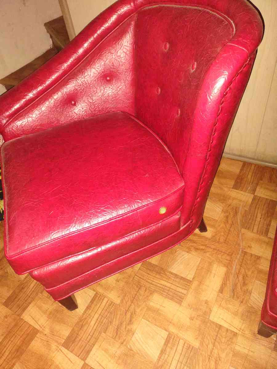 beautiful leather chairs - Chicago, Illinois - FleaMarketBay