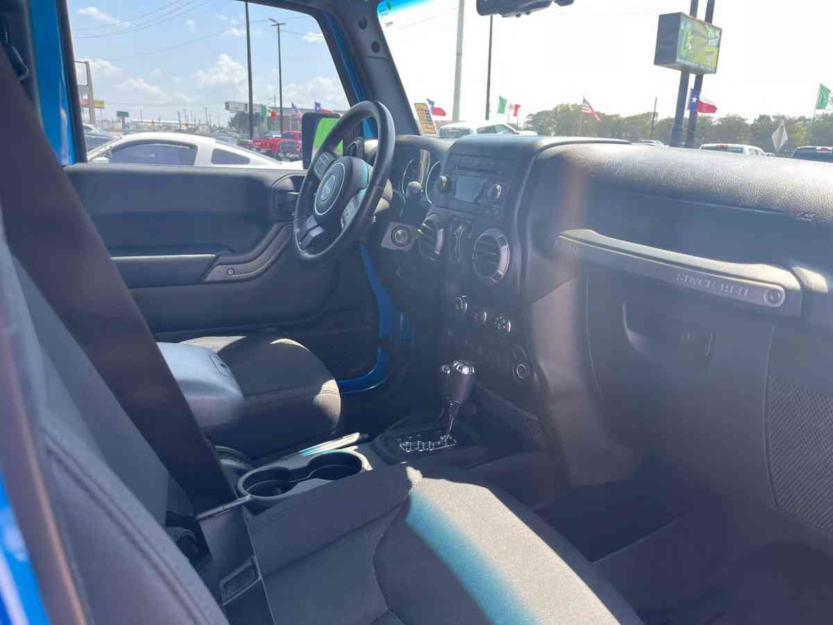 2015 Jeep Wrangler guaranteed engine box and air conditionin - Arlington, Texas - FleaMarketBay