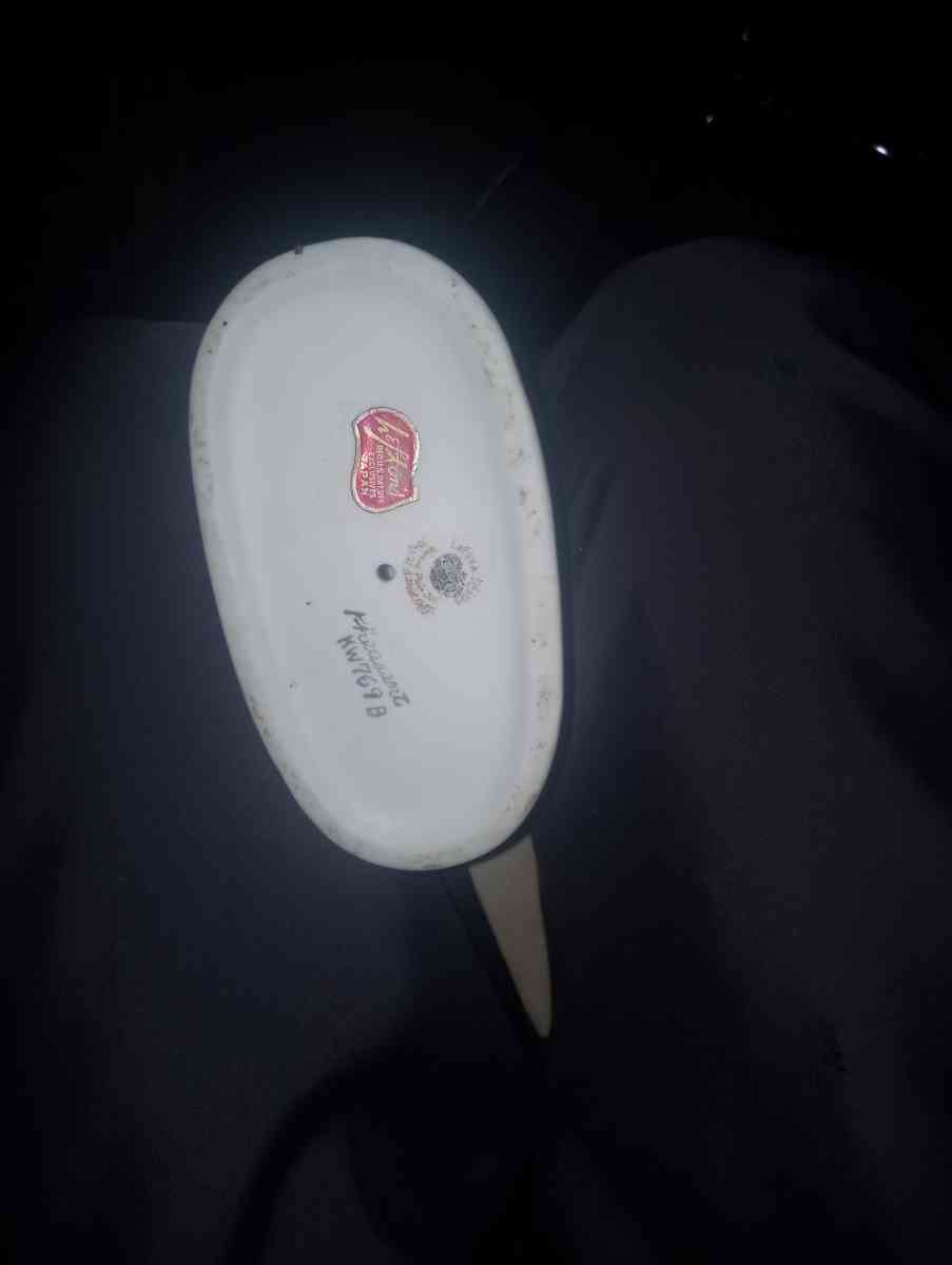 female pheasant statue - Arnold, California - FleaMarketBay