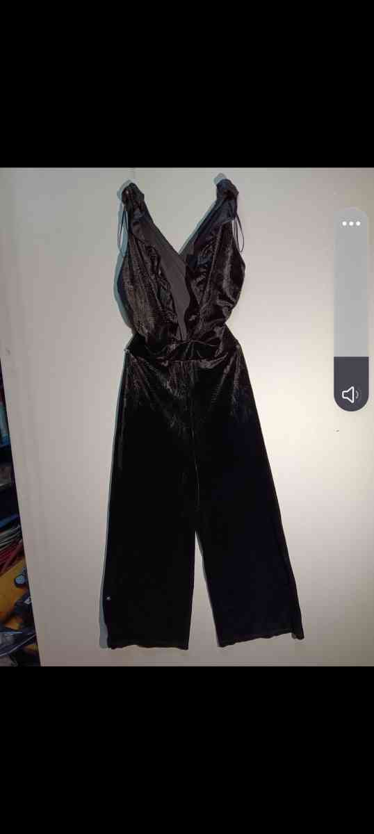 womens pants and gladiator sandals - Lancaster, California - FleaMarketBay