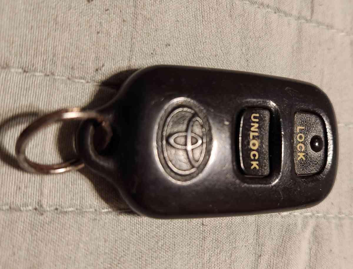 Toyota keyless remote entry FCC ID GQ43VT14T 1470102849 - Coram, New York - FleaMarketBay